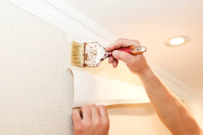 Pose de papier peint au Mesnil-Adelée — revêtements muraux et toiles de verre